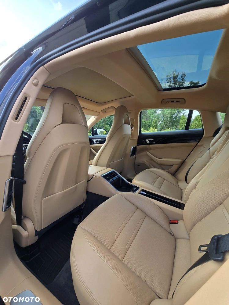 Porsche Panamera 4 - 8