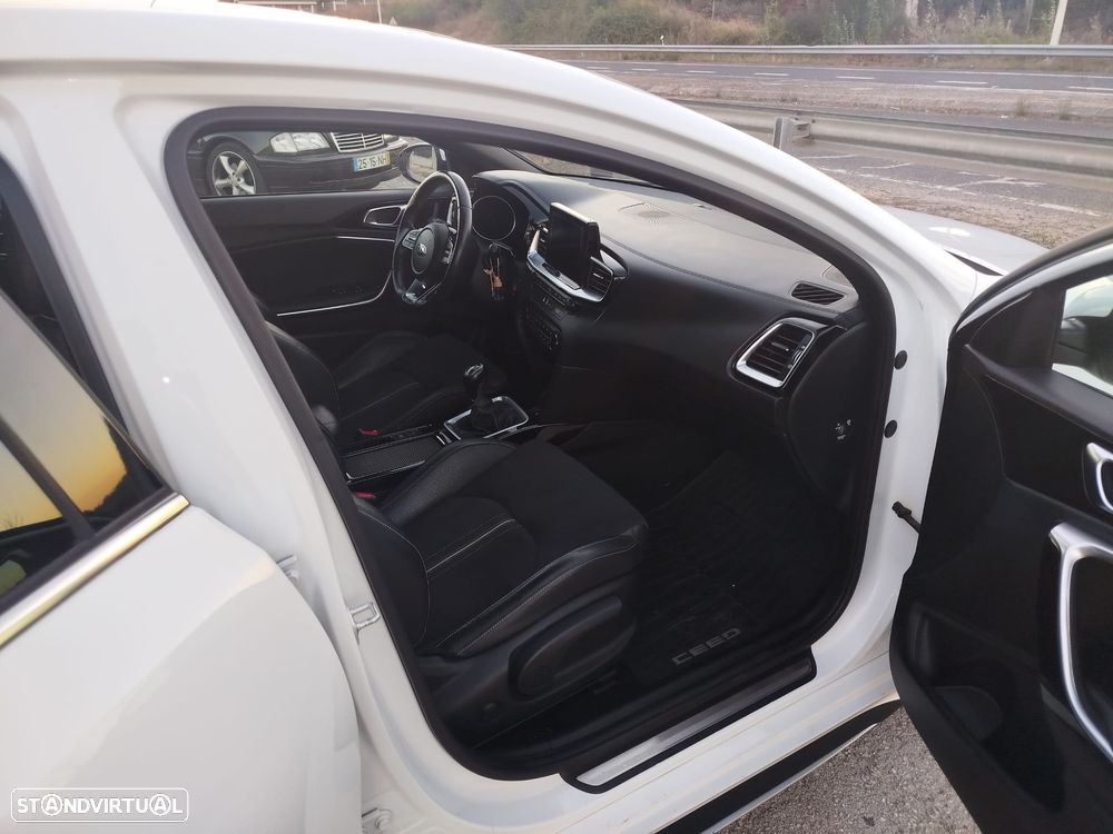 Kia ProCeed 1.4 T-GDi GT Line+SRF - 10