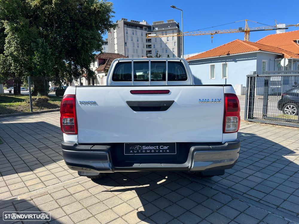 Toyota Hilux 2.4 D-4D 2WD CE - 28