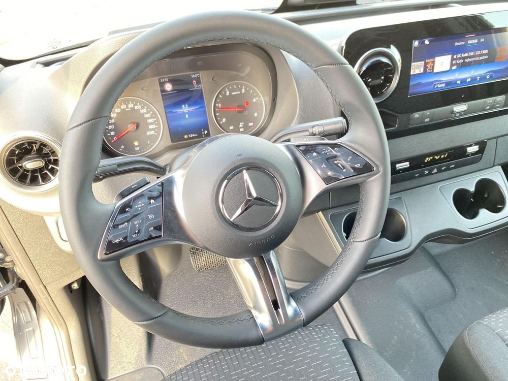 Mercedes-Benz Sprinter - 13