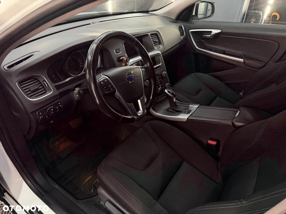 Volvo V60 T3 Drive-E Momentum - 5