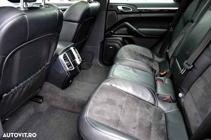 Porsche Cayenne 3.0 L - 16