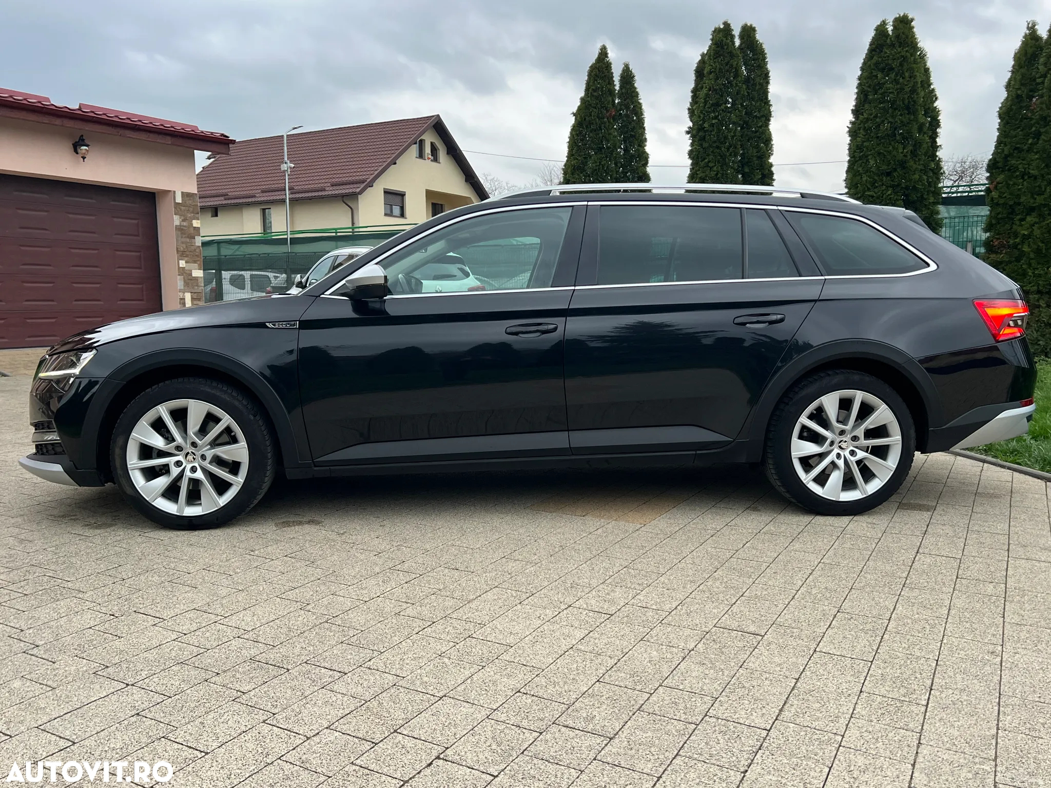 Skoda Superb Combi 2.0 TDI 4x4 DSG Scout Final Edition - 24