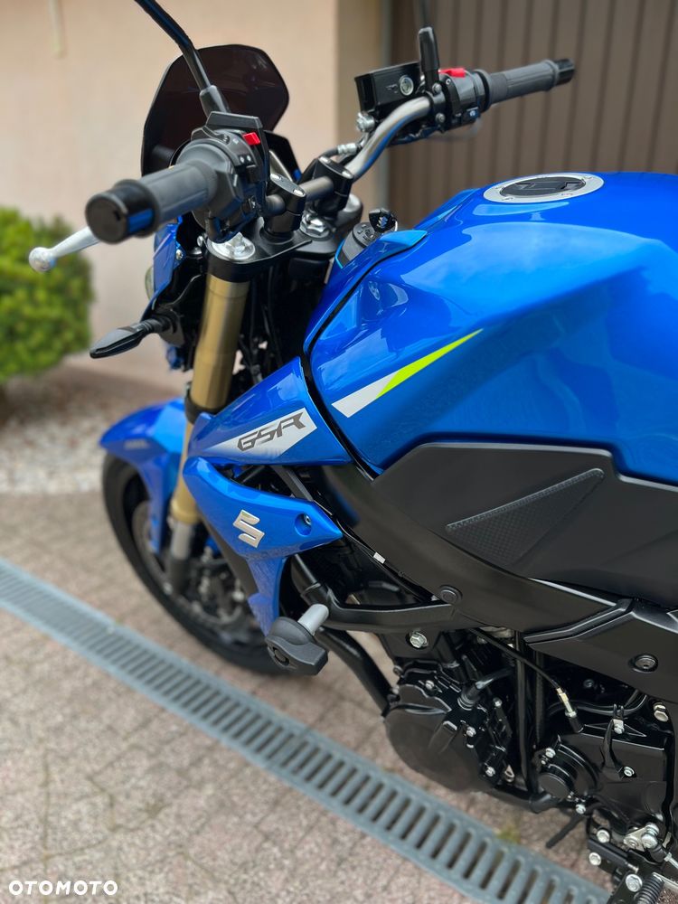 Suzuki GSR - 22