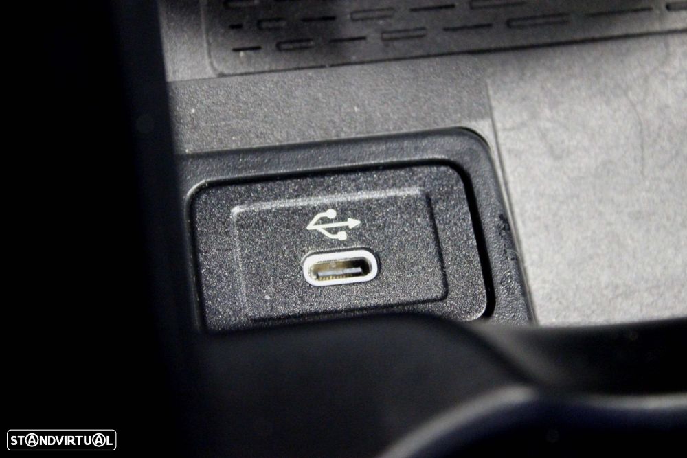 Mercedes-Benz GLA 180 d AMG Line - 39