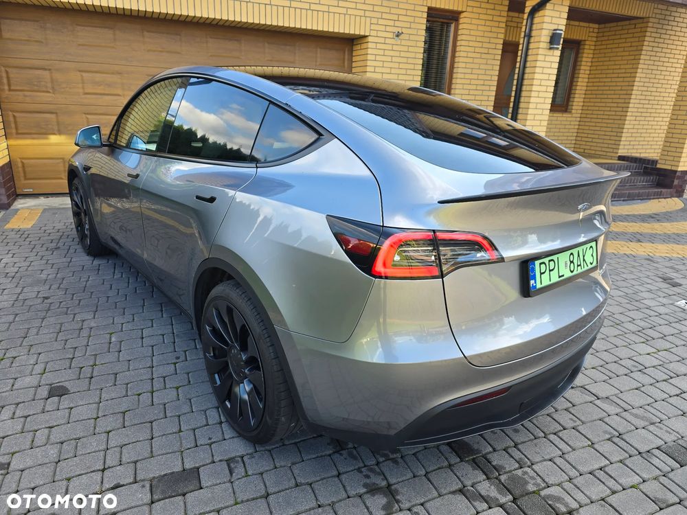Tesla Model Y Long Range AWD - 6