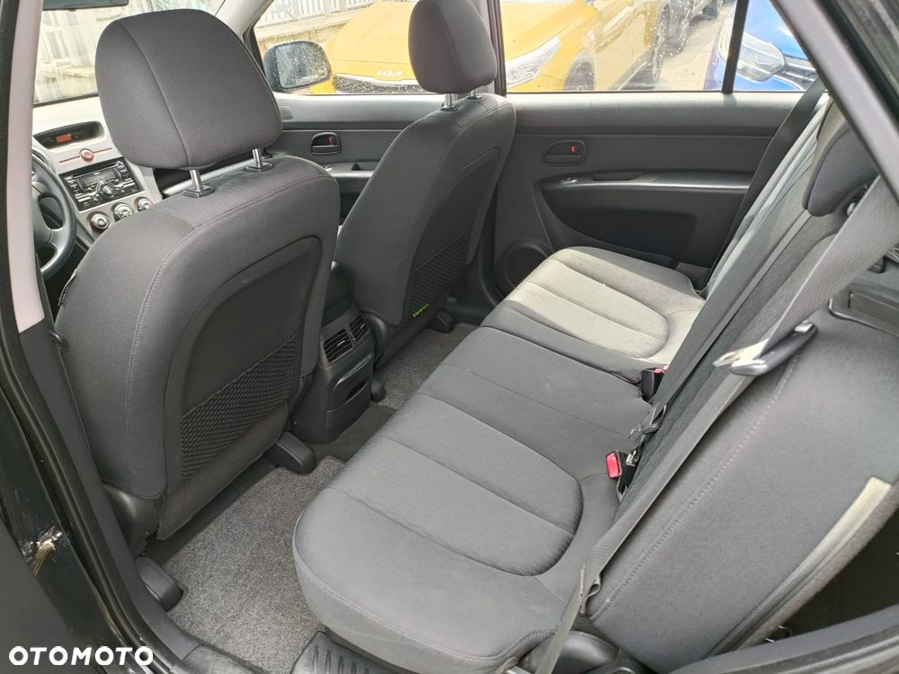 Kia Carens 2.0 EX - 15