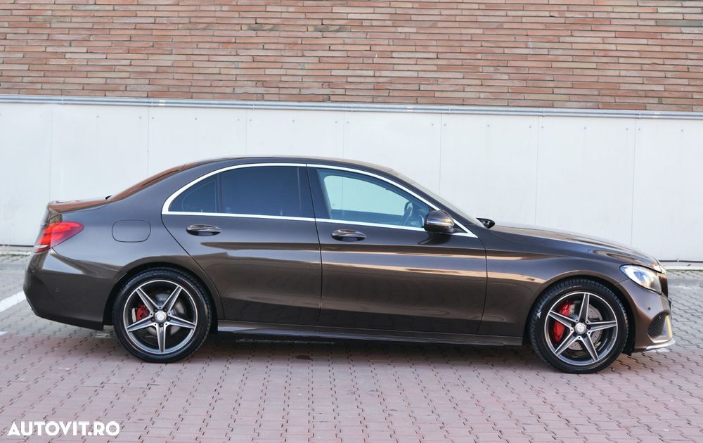 Mercedes-Benz C 220 d 4Matic 7G-TRONIC AMG Line - 13