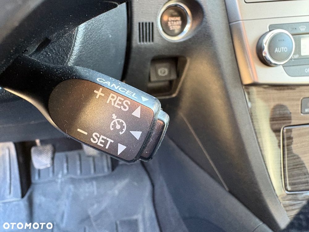 Toyota Avensis 2.0 D-4D Executive - 17