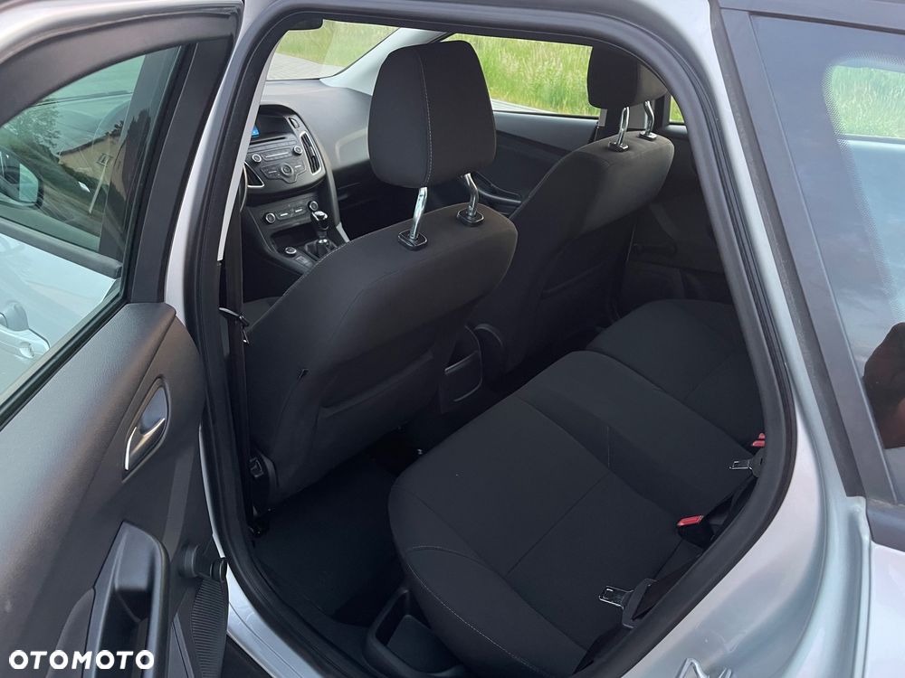 Ford Focus SW - 12