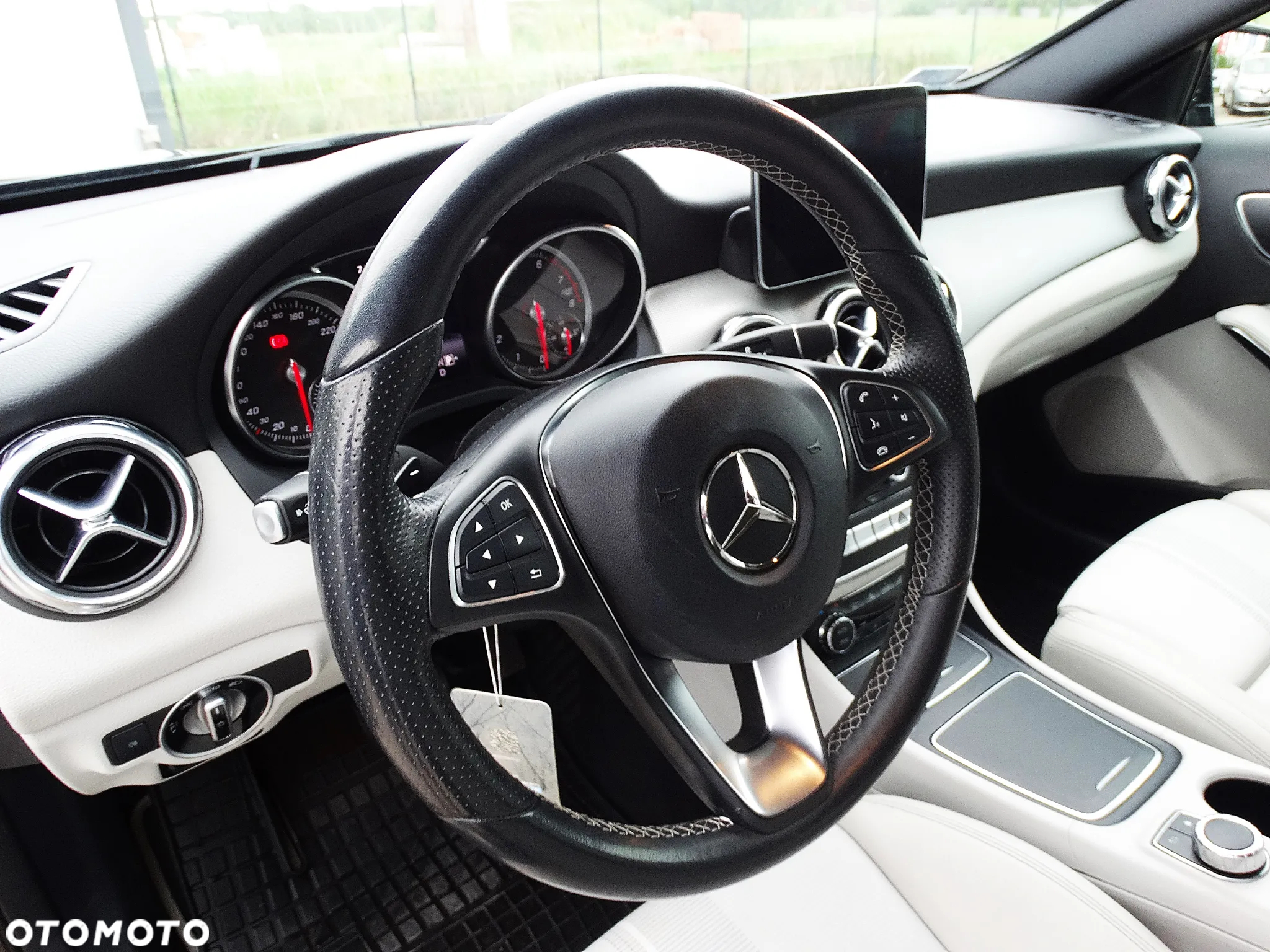 Mercedes-Benz GLA 200 7G-DCT Urban - 19