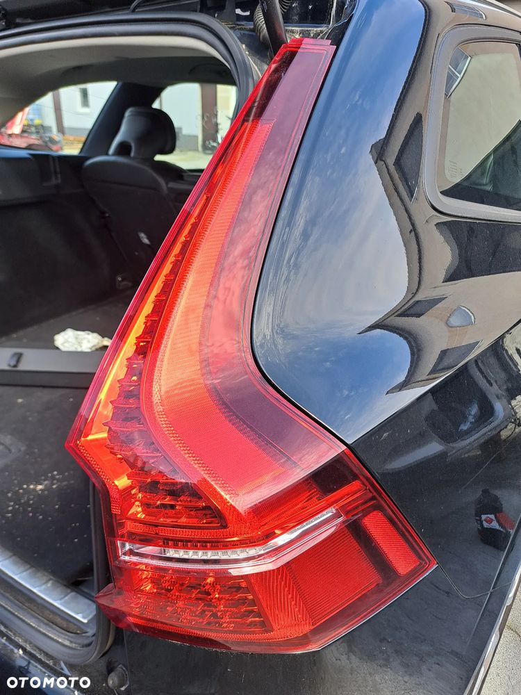 VOLVO XC60 II KLAPA BAGAŻNIKA KOD LAKIERU 019 - 22