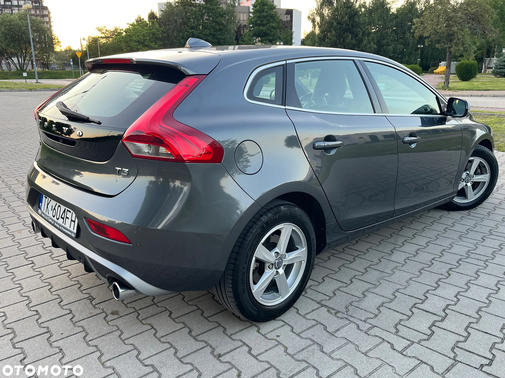 Volvo V40 T3 R-Design Momentum - 4