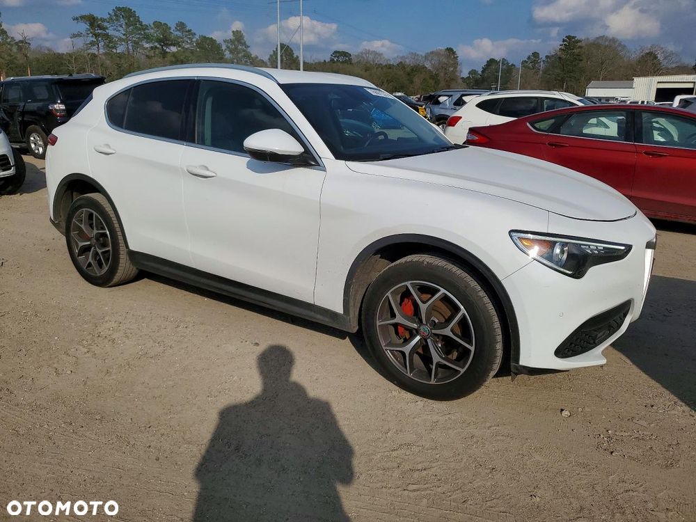 Alfa Romeo Stelvio 2.0 Turbo 16V AT8-Q4 Ti - 4