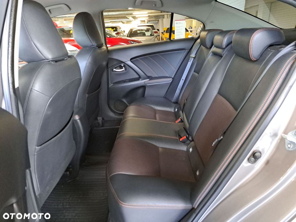 Toyota Avensis 2.0 Premium MS - 13