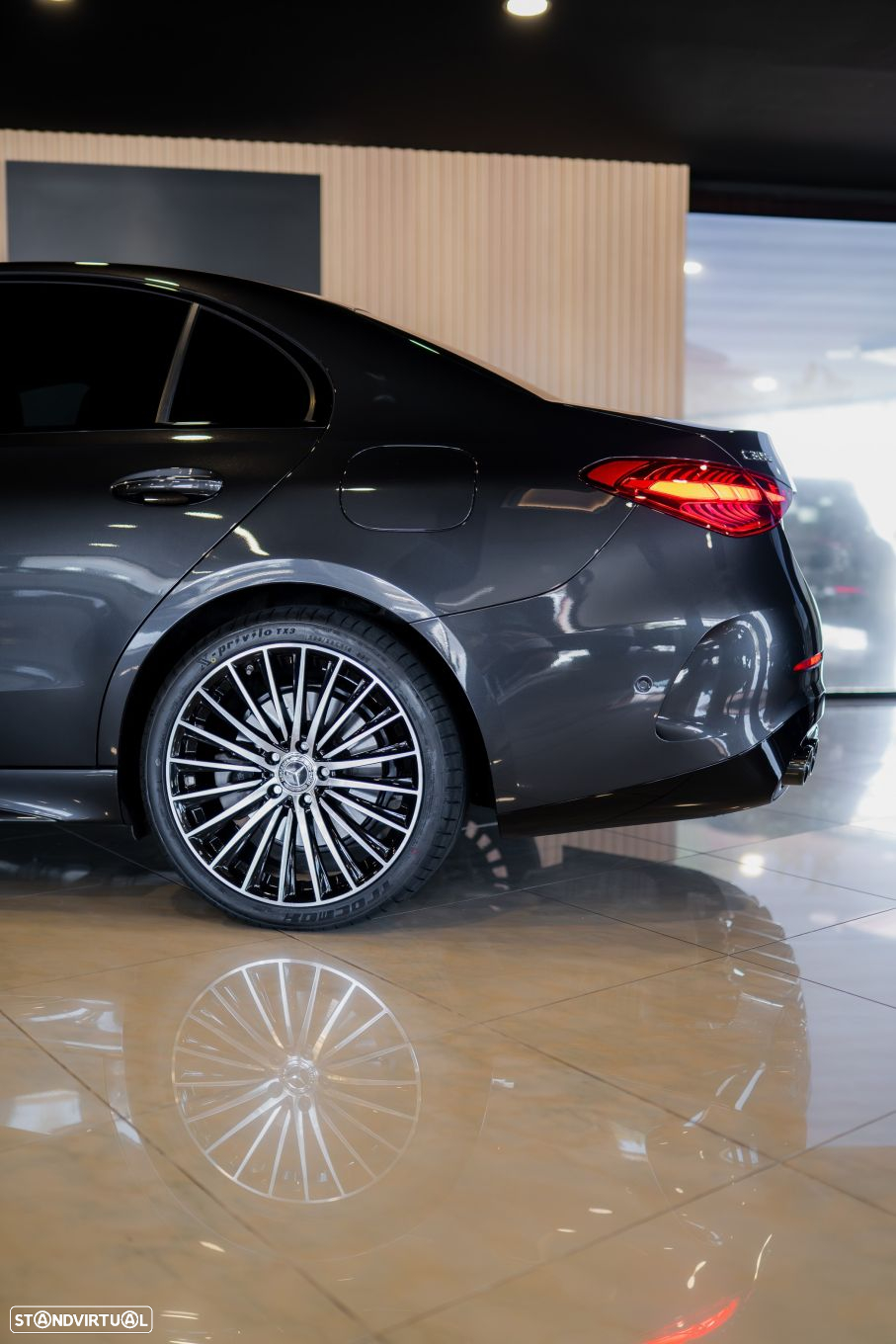 Mercedes-Benz C 300 e AMG Line - 16