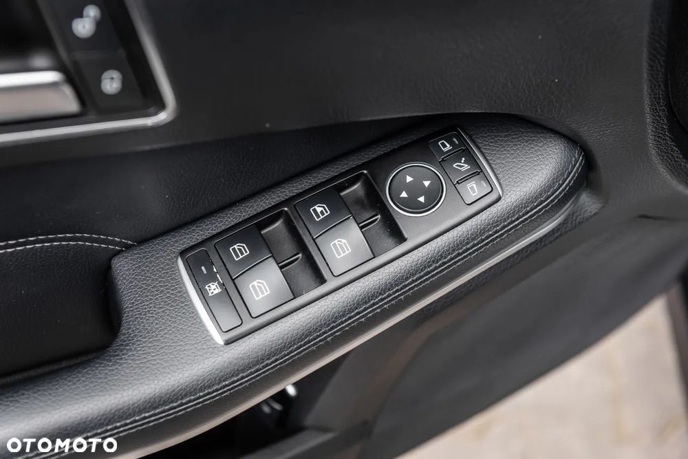 Mercedes-Benz Klasa E 350 BlueTEC 4-Matic Classic - 16