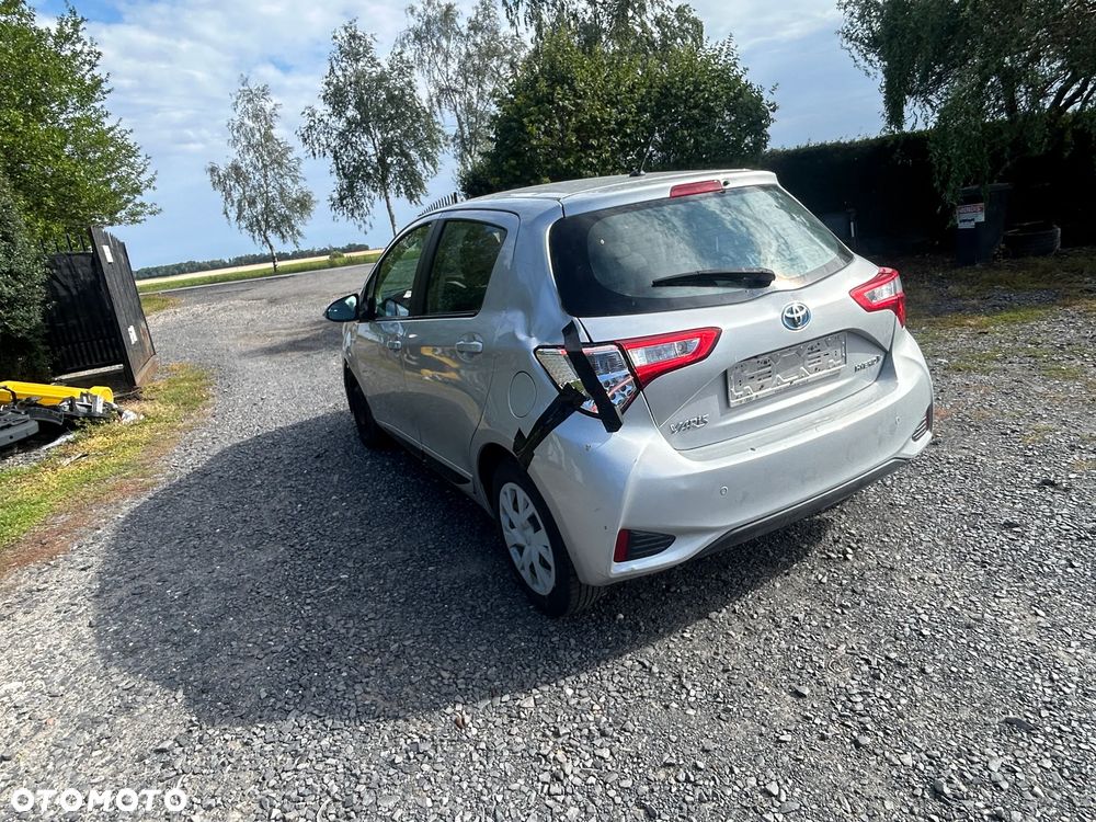 Toyota Yaris Hybrid 100 Dynamic EU6 - 6
