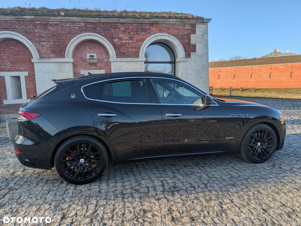 Maserati Levante S Q4 GranSport - 9