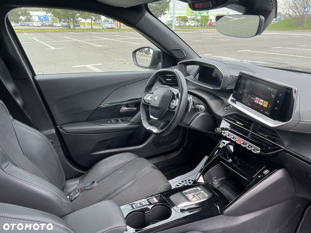 Peugeot 2008 PureTech 130 EAT8 GT Exclusive - 4