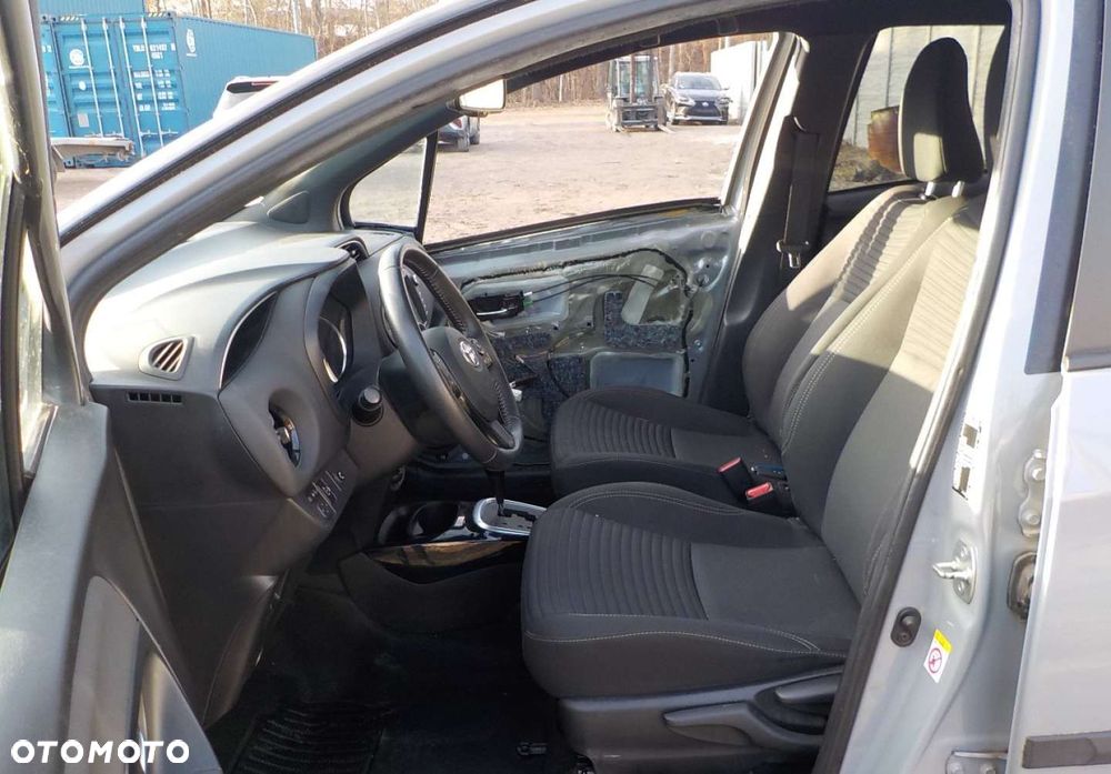 Toyota Yaris - 32