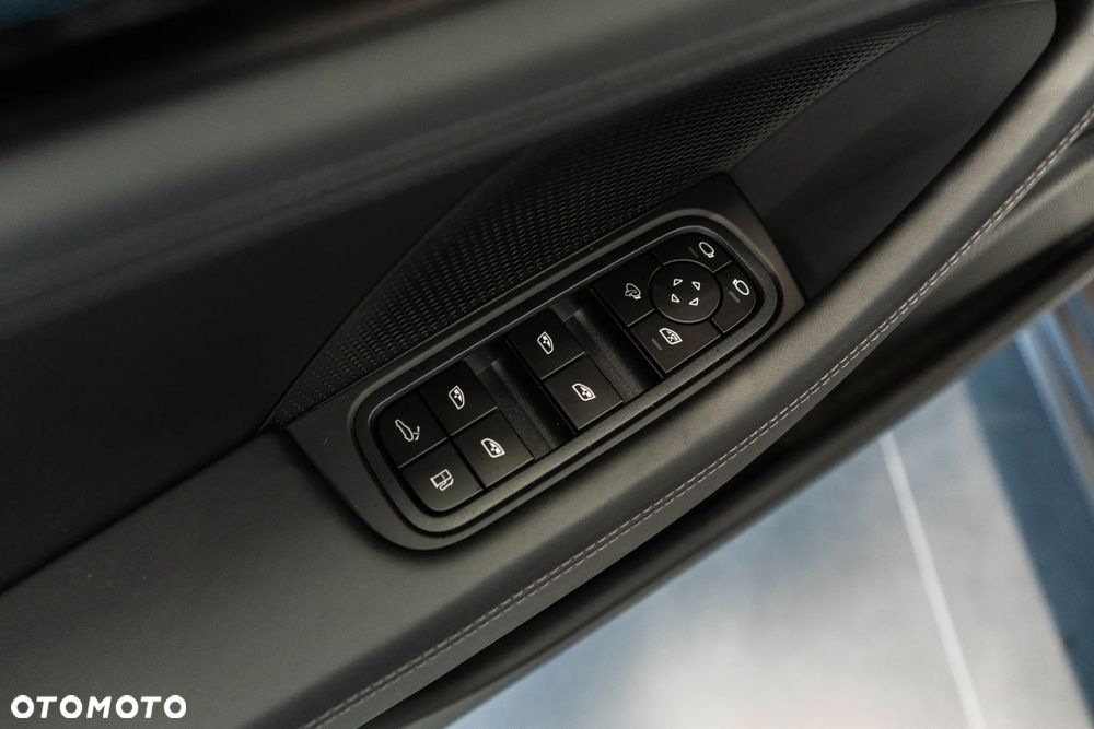 Porsche Panamera 4 E-Hybrid PHEV - 29