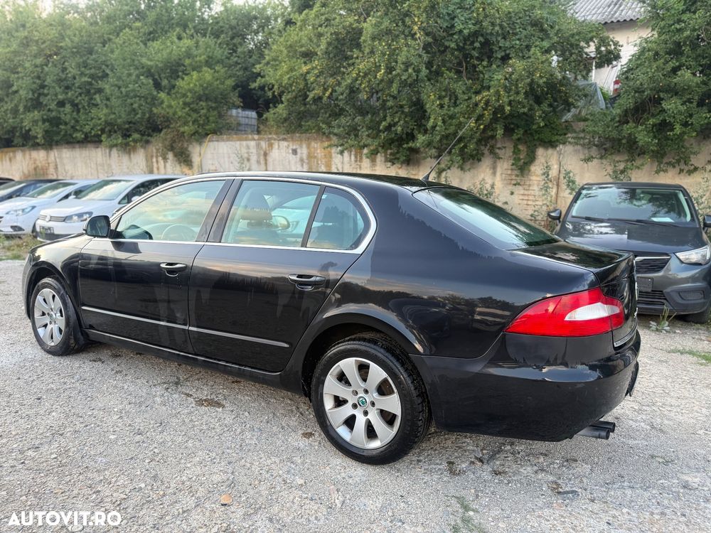 Skoda Superb 2.0 TDI PD Comfort - 4