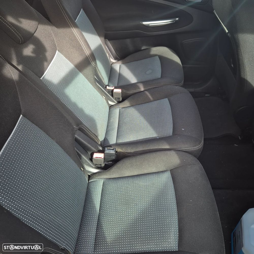 Ford S-Max 2.0 TDCi Titanium 7L - 12