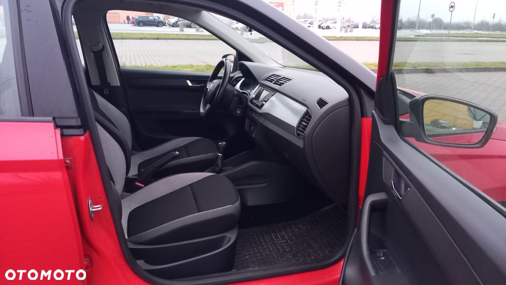 Skoda Fabia 1.0 MPI Cool Edition Red & Grey - 7