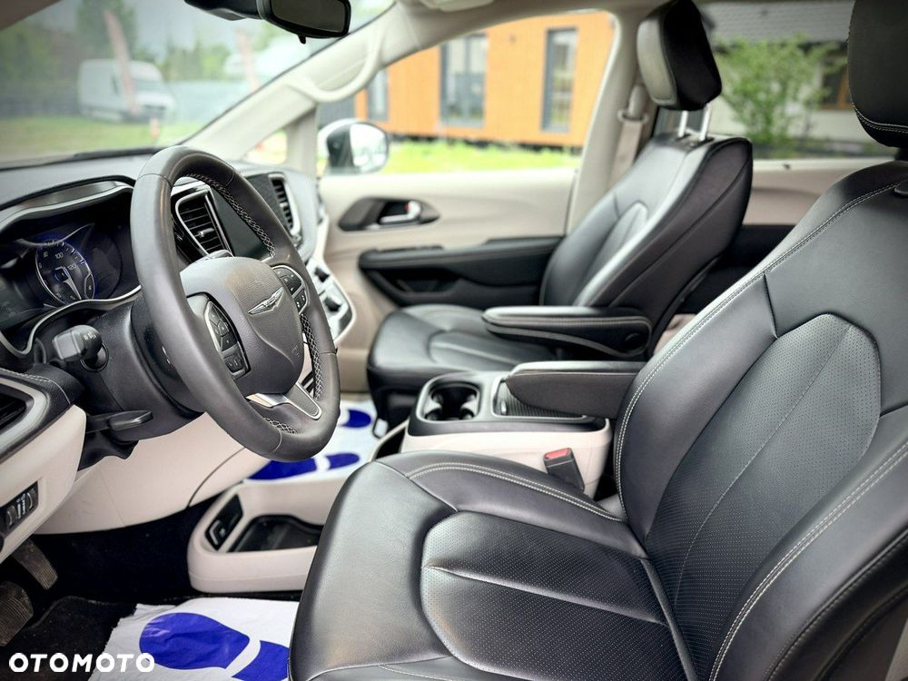 Chrysler Pacifica - 32