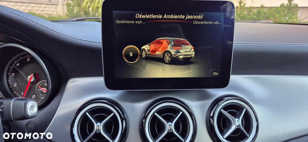 Mercedes-Benz GLA 180 7G-DCT AMG Line - 28