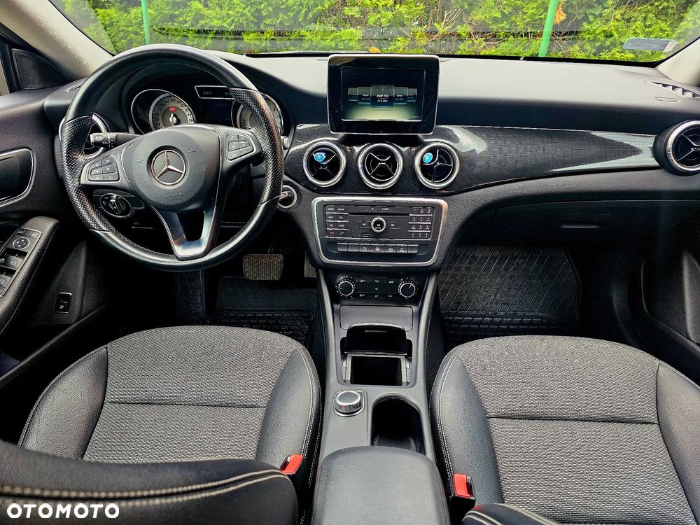 Mercedes-Benz CLA - 4