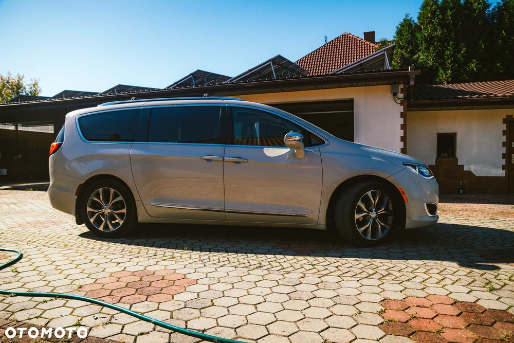 Chrysler Pacifica - 19