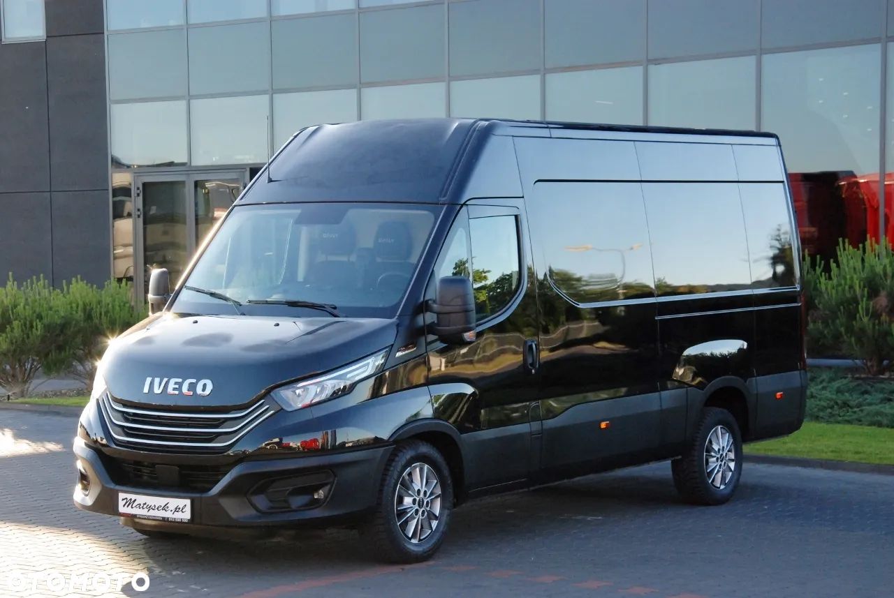 Iveco DAILY 35-180 /  BLASZAK / 2022 ROK /  HI-MATIC / Full opcja / CZARNY METALIK /  SPROWADZONY / PO KONTRAKCIE SERWISOWYM - 1