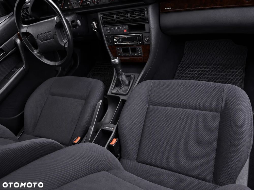 Audi 100 2.6 E - 23