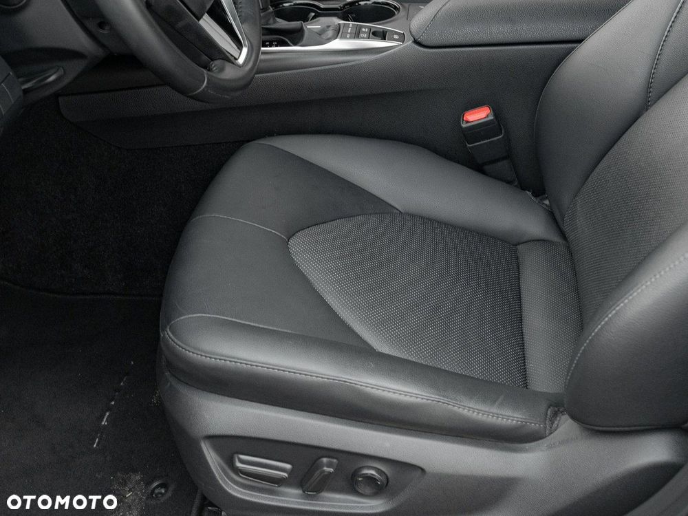 Toyota Camry - 13