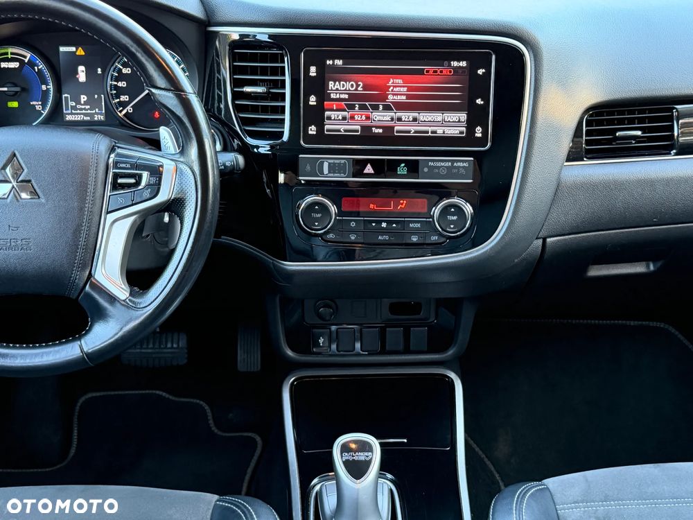 Mitsubishi Outlander Intense + - 18