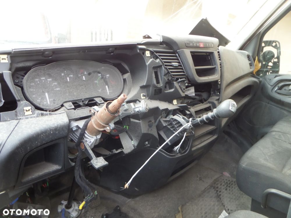 11691 Fotel plastiki osłony boczki Iveco Daily 14- - 3