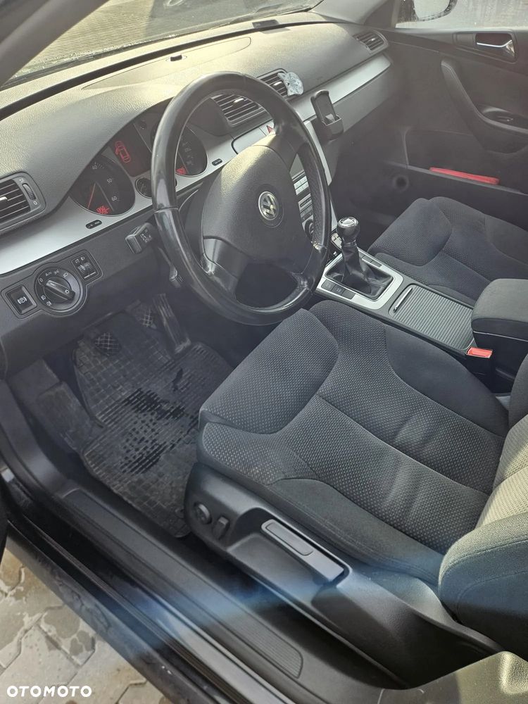 Volkswagen Passat - 4