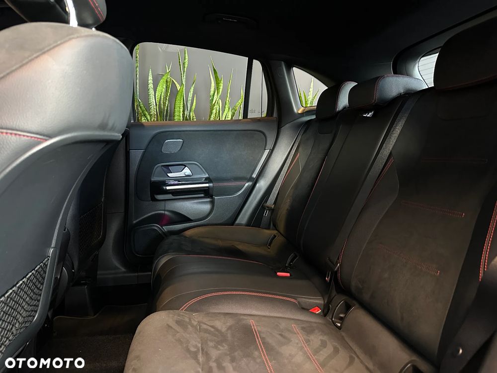 Mercedes-Benz GLA 200 AMG Line - 13