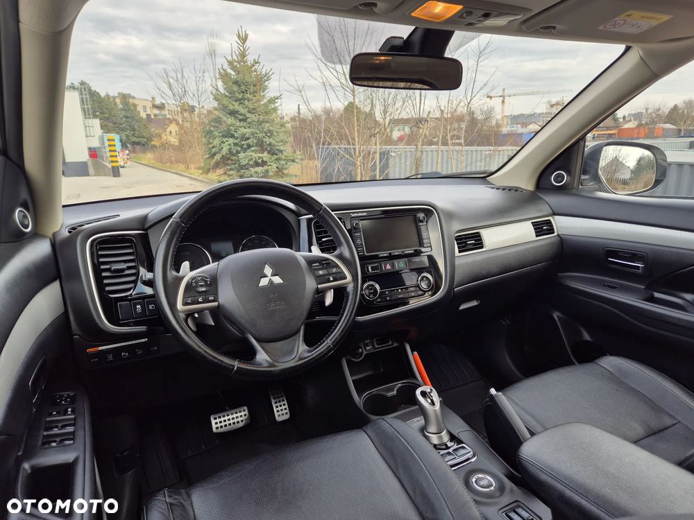 Mitsubishi Outlander PHEV Instyle NAVI + - 13