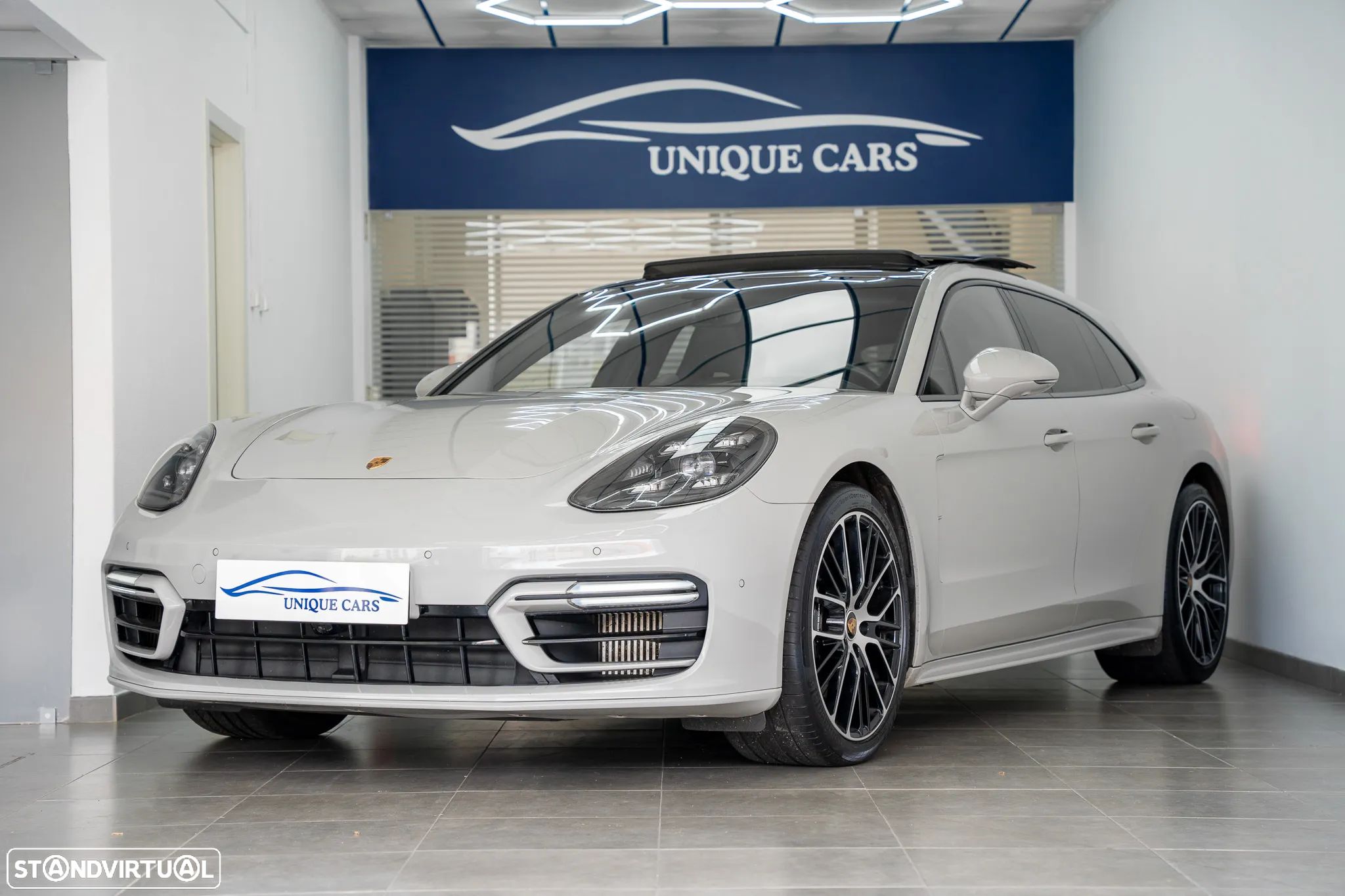 Porsche Panamera Sport Turismo 4S E-Hybrid - 1