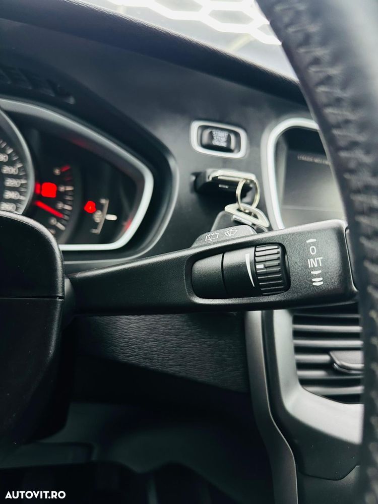 Volvo V40 D2 You - 27