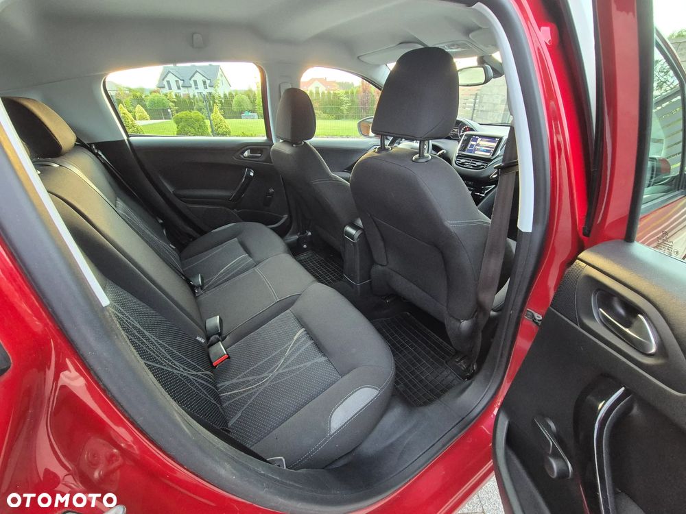 Peugeot 208 PureTech 82 Allure - 14