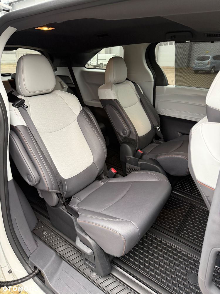 Toyota Sienna - 25
