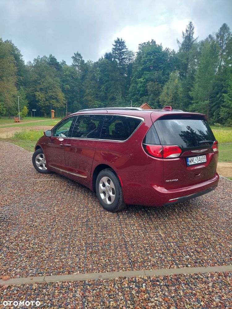 Chrysler Pacifica - 2