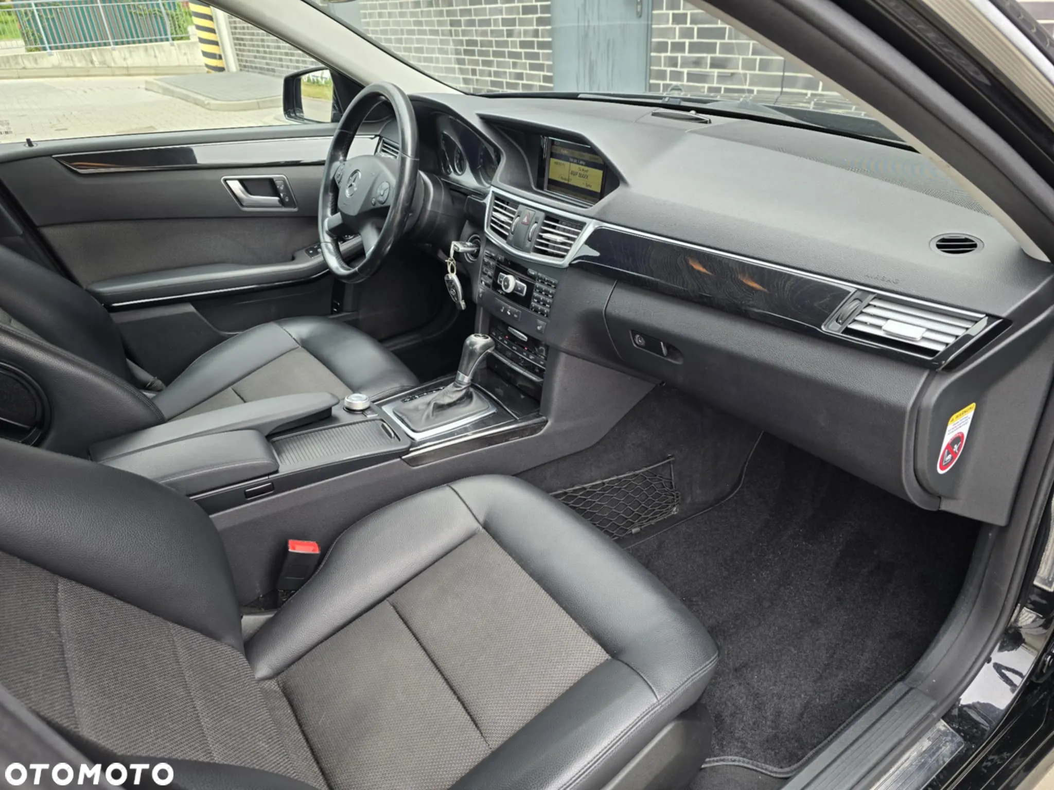 Mercedes-Benz Klasa E 200 T BlueEFFICIENCY 7G-TRONIC Avantgarde - 20