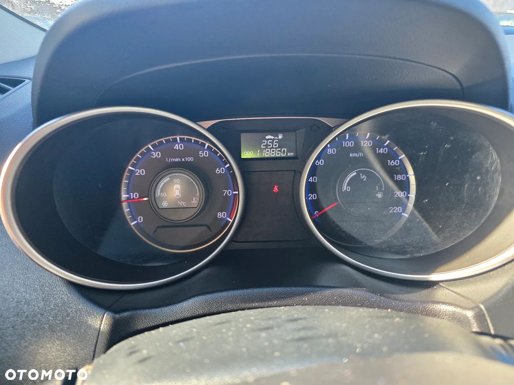 Hyundai ix35 blue 1.6 2WD Finale Gold - 16