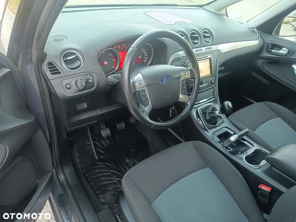 Ford Galaxy - 16