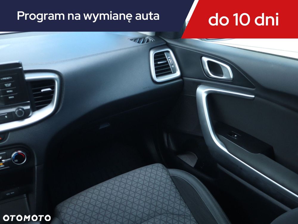 Kia Ceed - 10